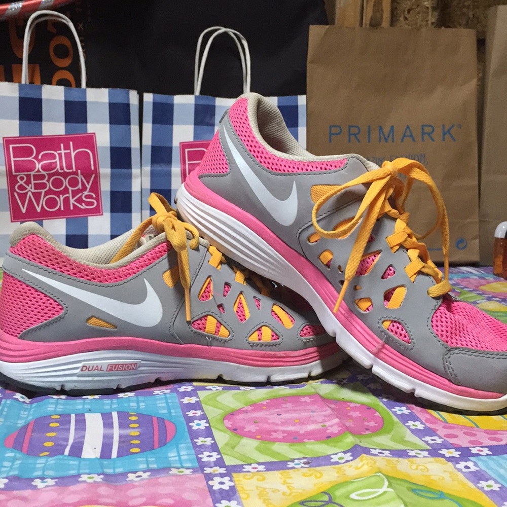 NIKE SNEAKERS